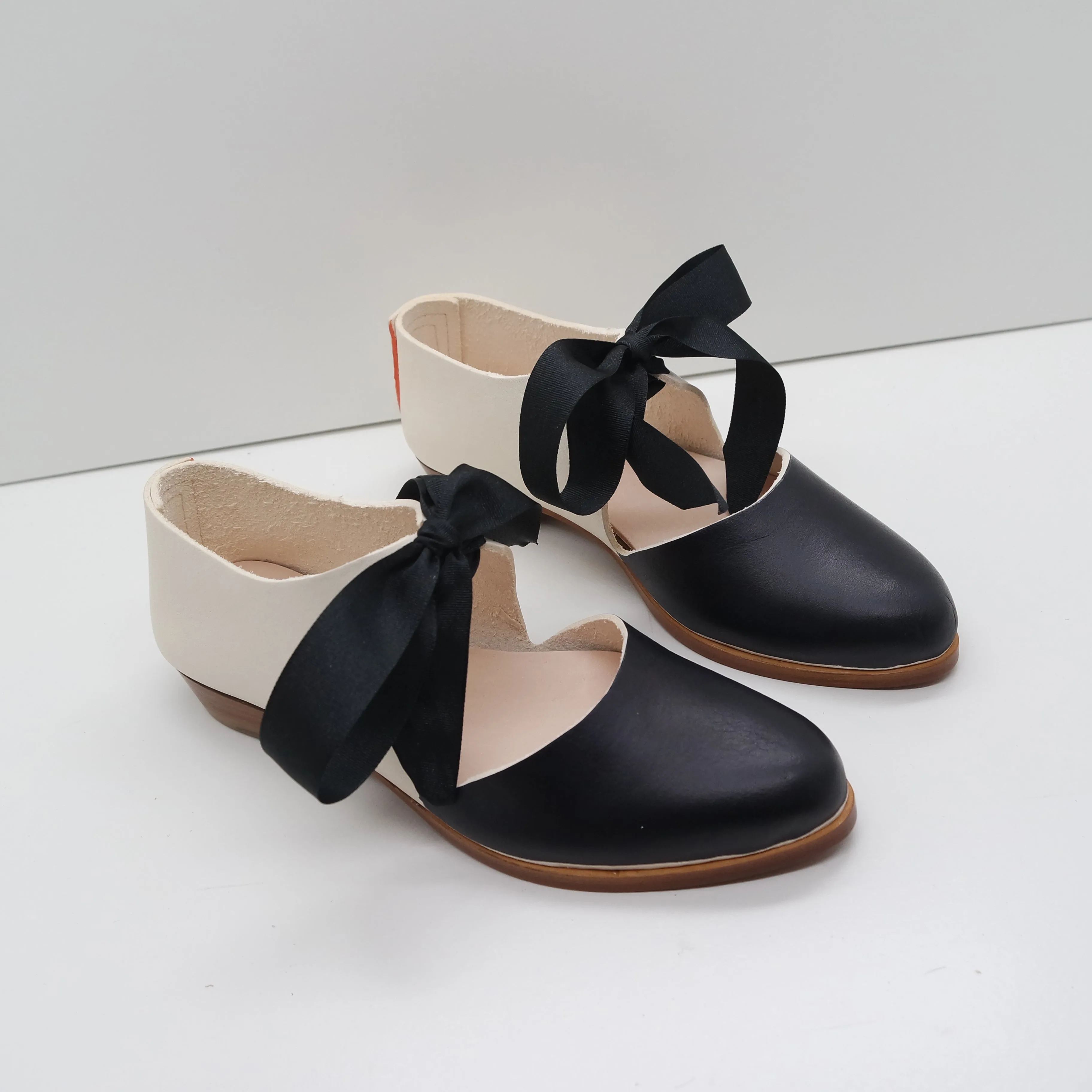 BBF24 SALE. SIZE 37. THE MARY. TT NORI FRONT, TAHO BACK W RIBBON LACES. 2CM