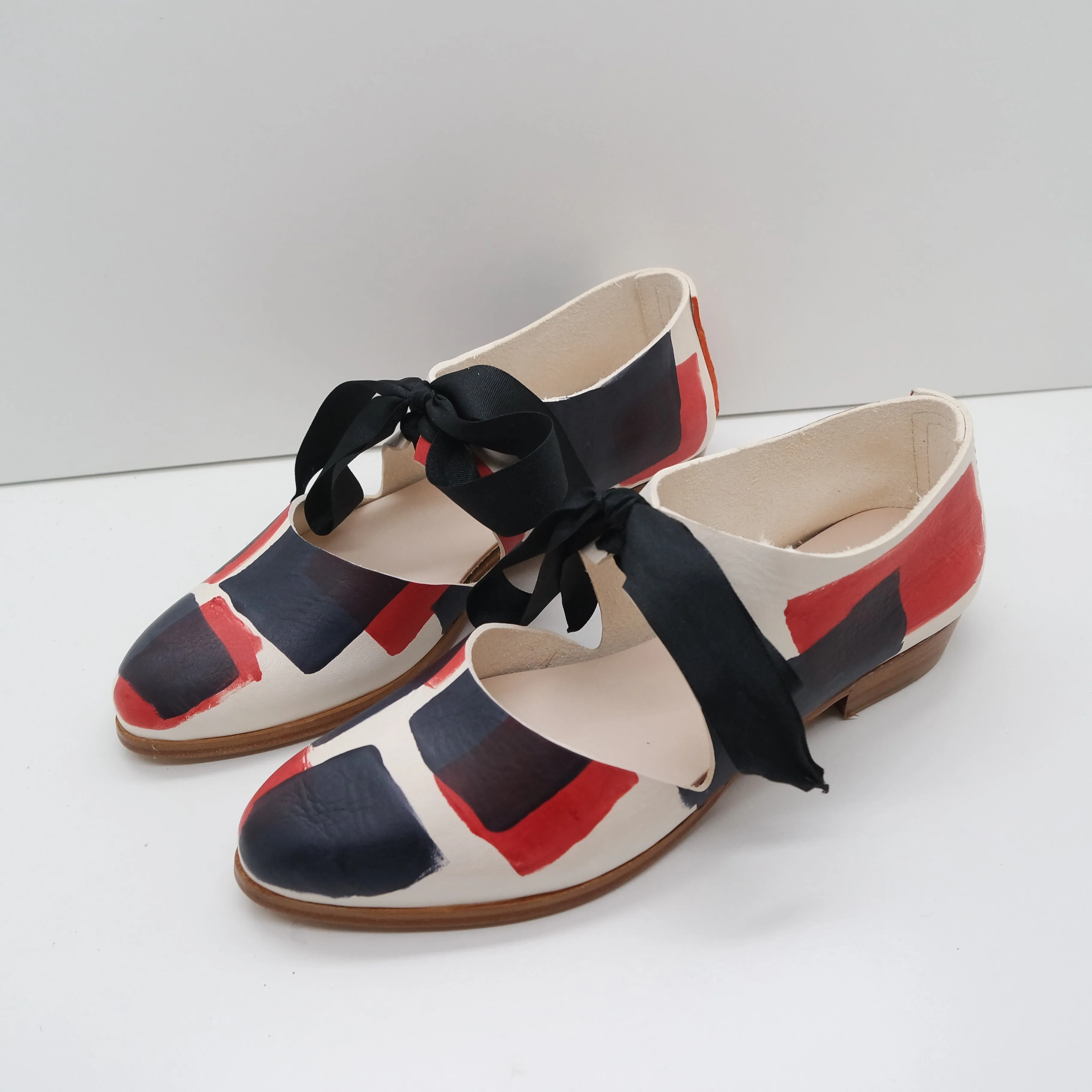 BBF24 SALE. SIZE 41. THE MARY. BLOCK PRINT. APPLE AND NORI. RIBBON STRAPS. 2CM