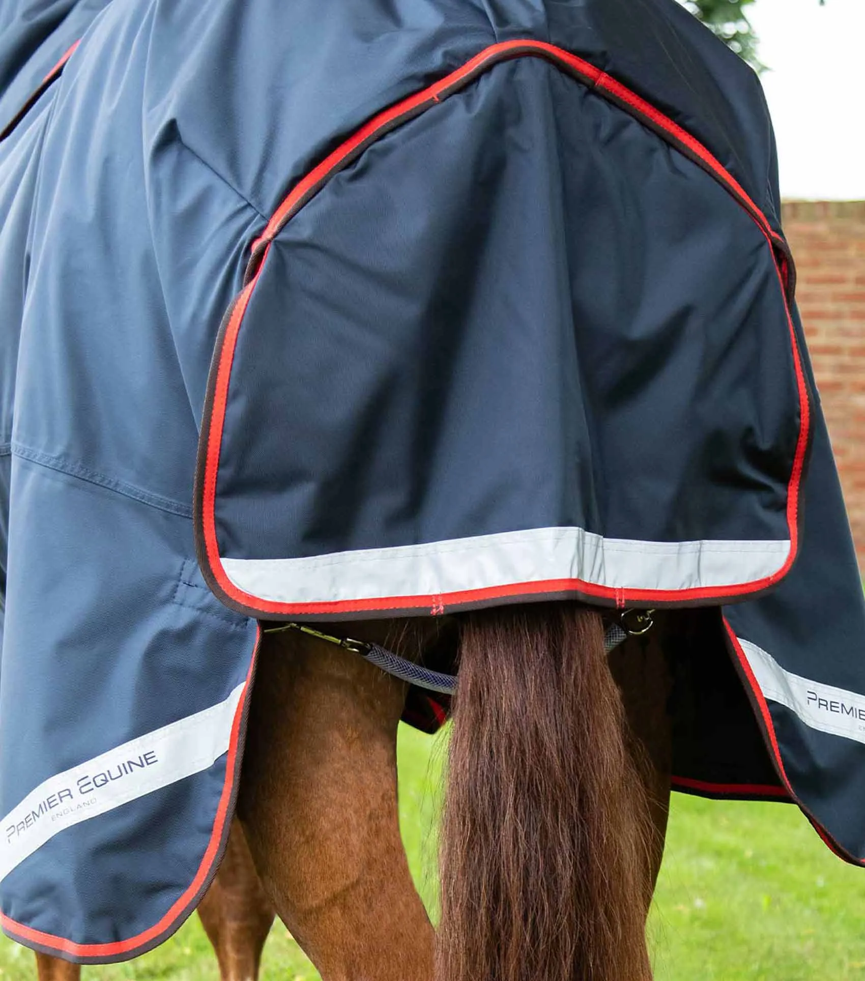 Buster 420g Turnout Rug with Classic Neck Cover Navy