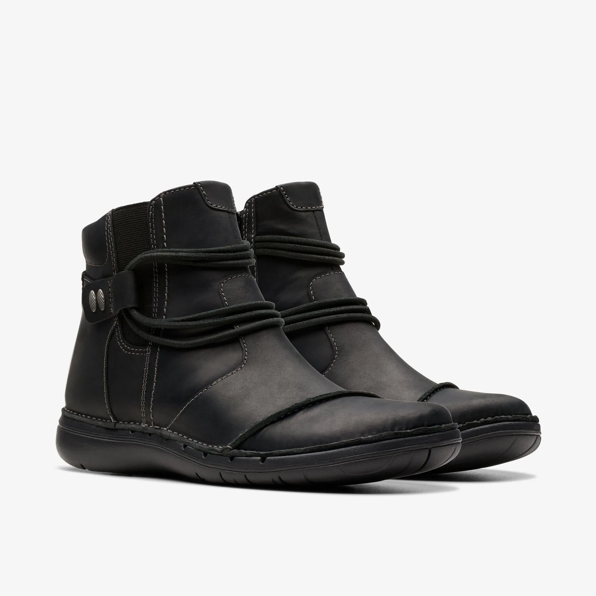 Clarks Un Loop Up Leather Boot in Black