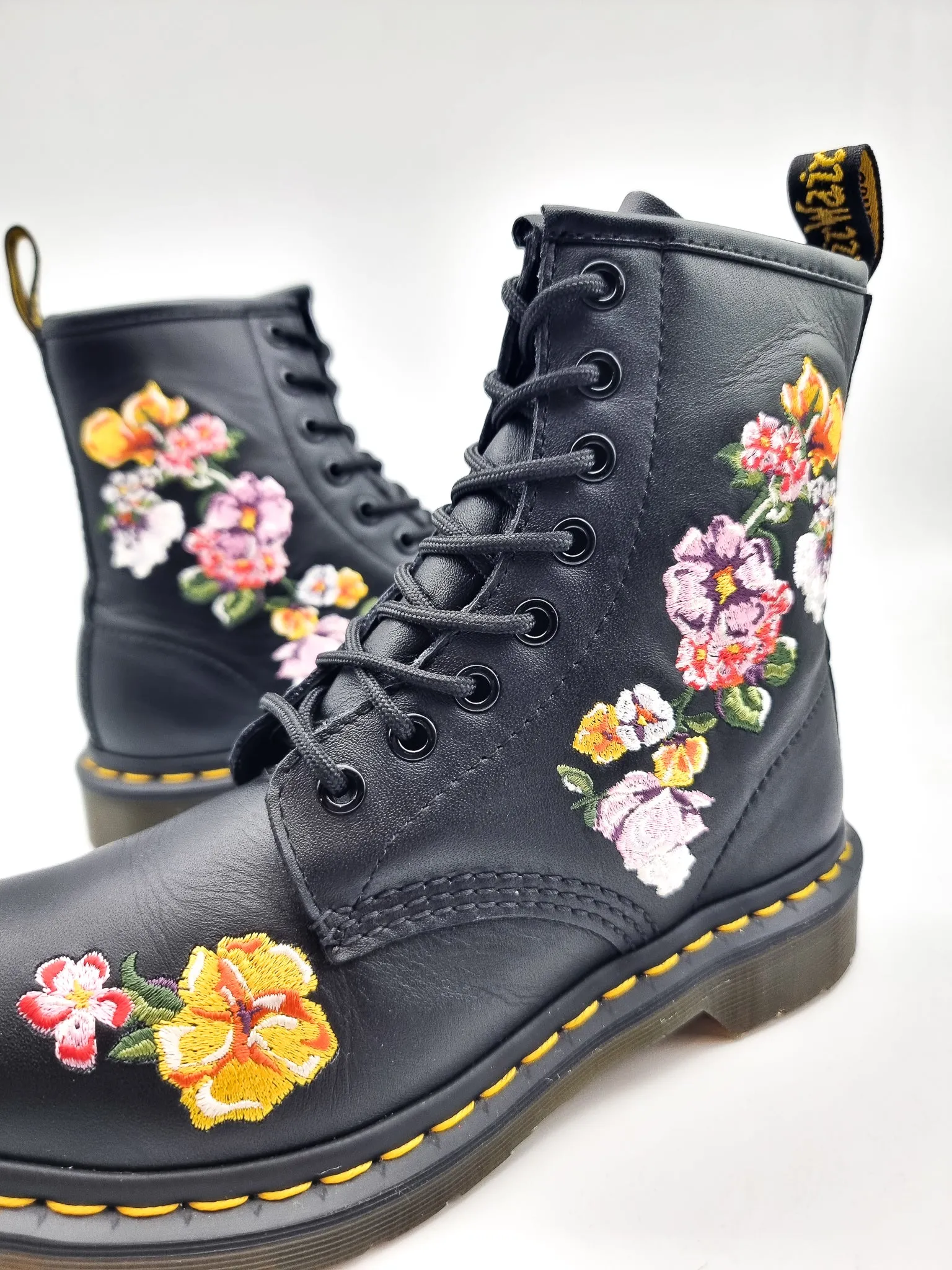 DR. MARTENS 1460 VONDA ROSE II YELLOW PINK