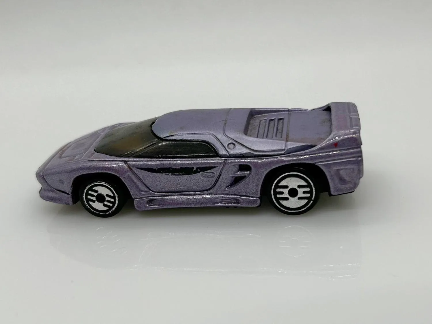 Hot Wheels Lavender Vector Avtech WX-3 (1994)