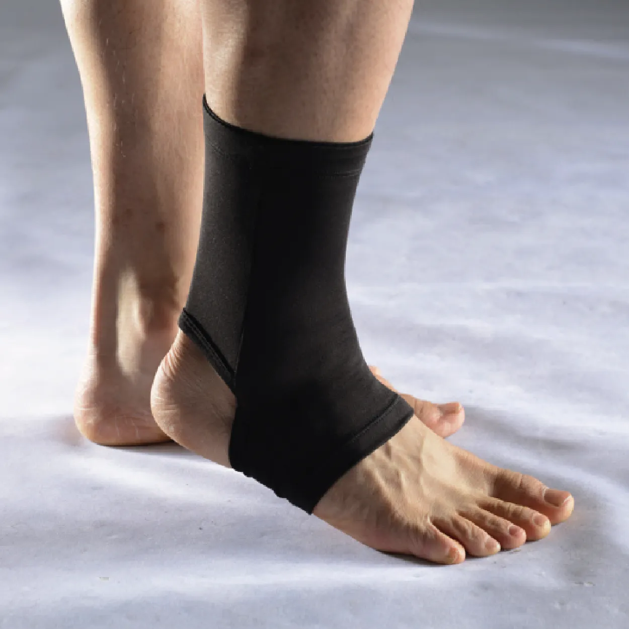 Liveup Sports Nylon & Spandex Ankle Support - L/XL