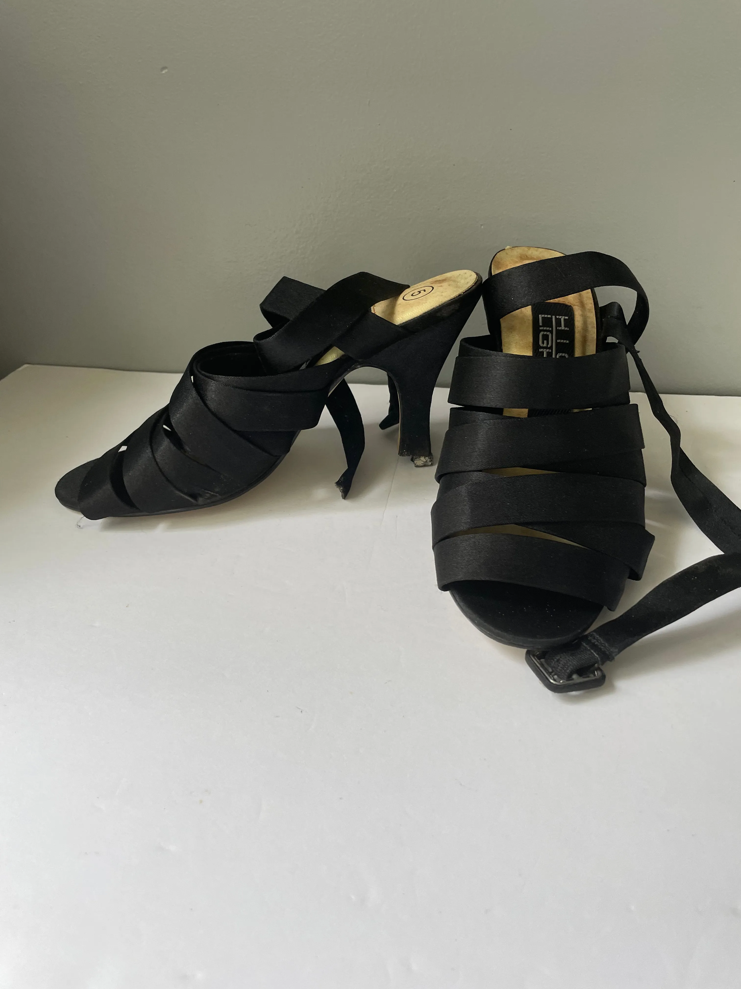 Vintage Womens High Lights Black Satin Sandal High Heel Ankle Strap Size 5M