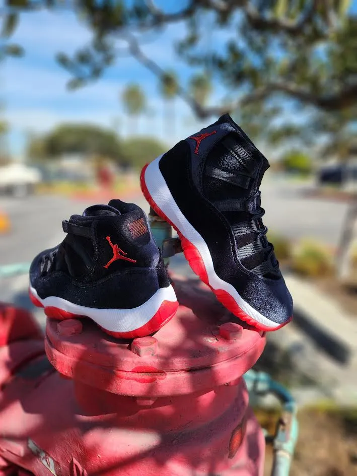 W Air Jordan 11 Retro "Bred Velvet"